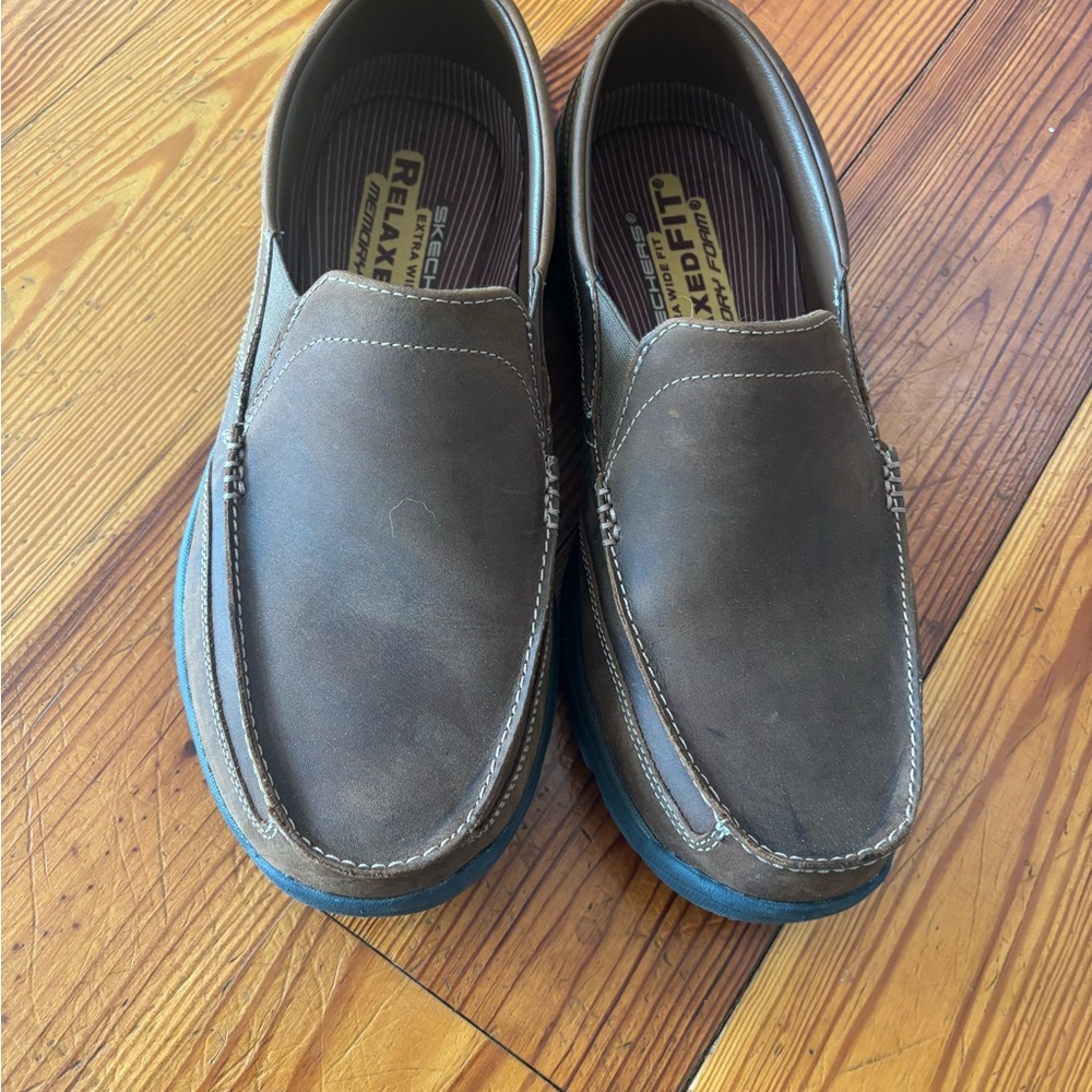 Skechers Brown Men's Loafers slip  wider extra wide  fit like new only wore once